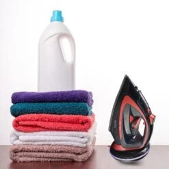 Royalty Line Draadloos Strijkijzer - Krachtig Snoerloos Strijken - Snoerloze Stoomstrijkijzer - Droogstrijkijzer - 2400W - Strijkijzer Met Stoomgenerator - 450ML Watercapaciteit - Rood 23 Royalty Line Draadloos Strijkijzer - Krachtig Snoerloos Strijken - Snoerloze Stoomstrijkijzer - Droogstrijkijzer - 2400W - Strijkijzer Met Stoomgenerator - 450ML Watercapaciteit - Rood -Winkel Voor Dagelijkse Benodigdheden 1200x1200 3335