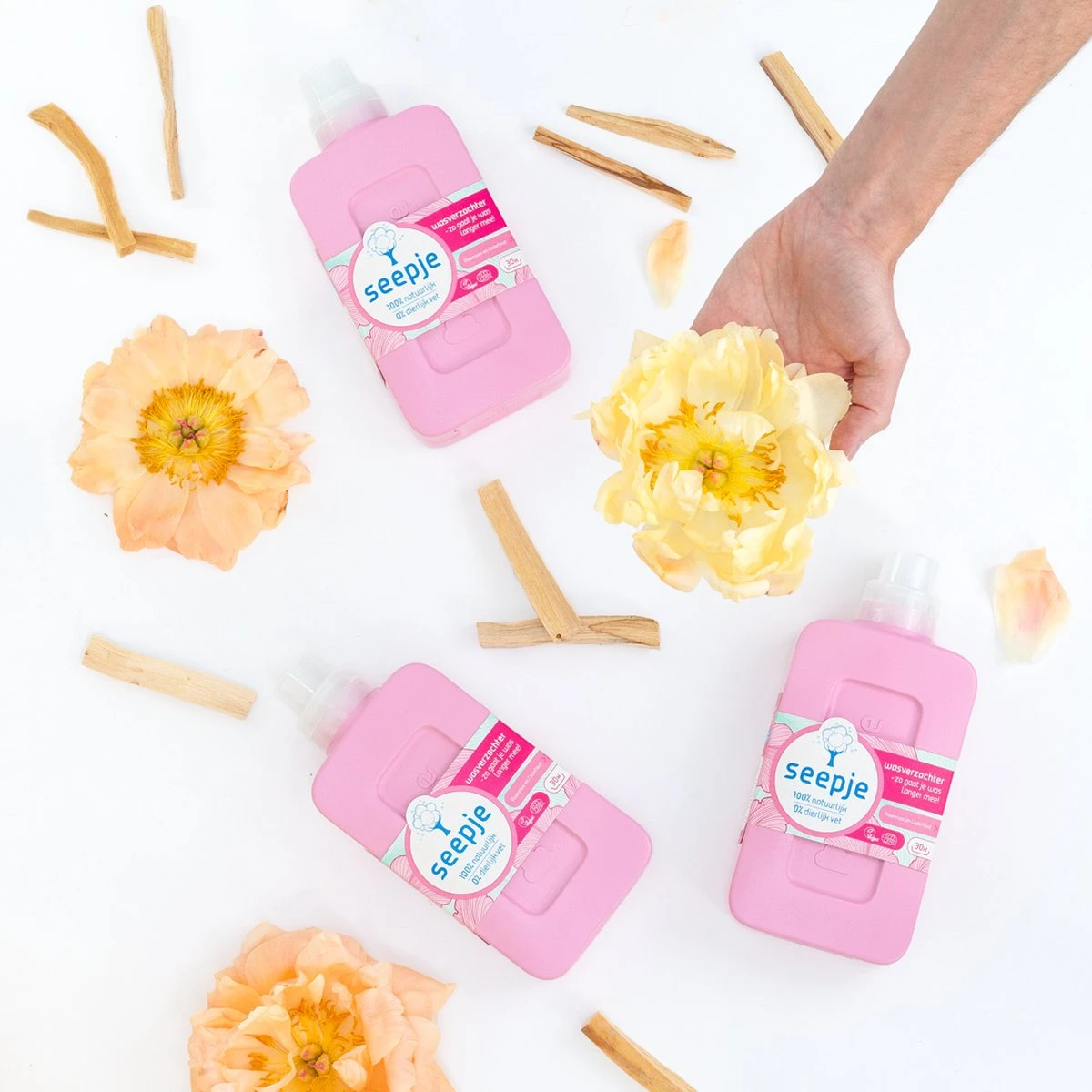 Seepje Wasverzachter - Pioenroos En Cederhout – Natuurlijke Ingredienten - 4 X 30 Wasbeurten - 4 X 750ML 6 Seepje Wasverzachter - Pioenroos En Cederhout – Natuurlijke Ingredienten - 4 X 30 Wasbeurten - 4 X 750ML - Afbeelding 4