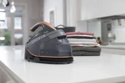 Breville Stoomstrijkijzer Met Stoomgenerator - Iron - Keramische Zoolplaat - Uitneembaar Waterreservoir -Winkel Voor Dagelijkse Benodigdheden 1200x800 278