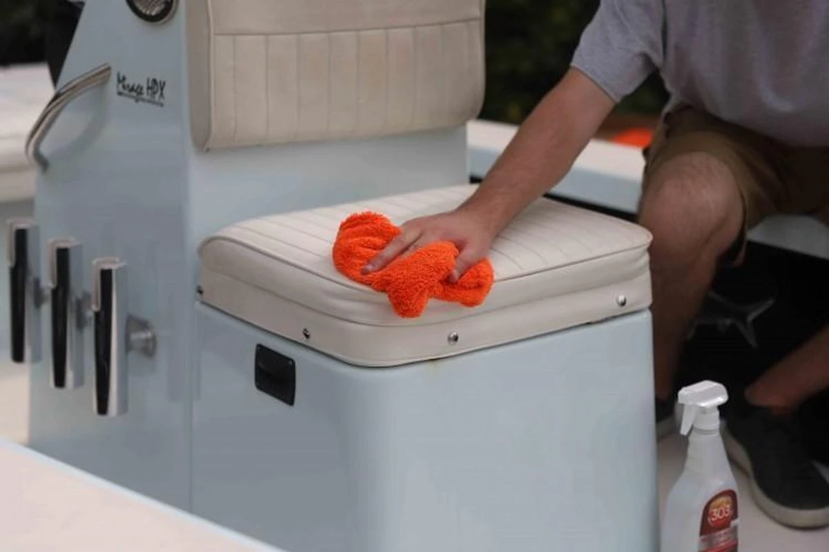 303® Multi-Surface Cleaner - 946 Ml | Veilig Voor Alle Soorten Bekleding En Vinyl. Vlekken Verdwijnen Binnen Enkele Minuten En Verkleurde Oppervlakken Komen Weer Tot Leven. 5 303® Multi-Surface Cleaner - 946 Ml | Veilig Voor Alle Soorten Bekleding En Vinyl. Vlekken Verdwijnen Binnen Enkele Minuten En Verkleurde Oppervlakken Komen Weer Tot Leven. - Afbeelding 3