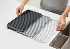 Joseph Joseph - Tier - Afdruipmat - Uitschuifbaar - Grijs 23 Joseph Joseph - Tier - Afdruipmat - Uitschuifbaar - Grijs -Winkel Voor Dagelijkse Benodigdheden 1200x836 6