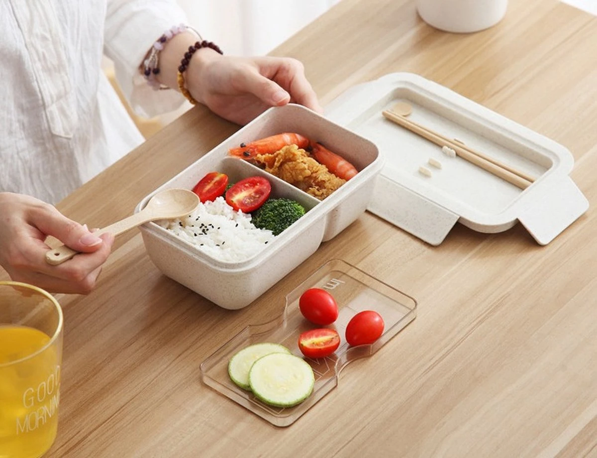 BentoBros® Duurzame Bento Box - Broodtrommel - Lunchtrommel - Lunchbox - Lunchset Voor Kinderen - Brooddoos - Duurzaam Hout - Inclusief Bestek - Voor Volwassenen En Kinderen - 0,85 Liter - Geschikt Voor Magnetron, Vriezer En Vaatwasser - Groen 4 BentoBros® Duurzame Bento Box - Broodtrommel - Lunchtrommel - Lunchbox - Lunchset Voor Kinderen - Brooddoos - Duurzaam Hout - Inclusief Bestek - Voor Volwassenen En Kinderen - 0,85 Liter - Geschikt Voor Magnetron, Vriezer En Vaatwasser - Groen - Afbeelding 2