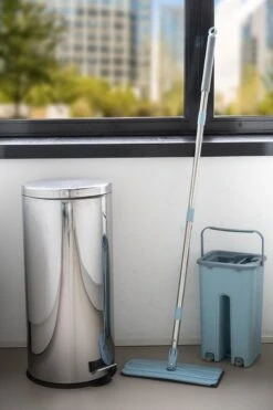 Alpina Platte Mop Met Emmer - Incl. 2 Microvezeldoeken - Voor Harde Vloeren - 360° Draaibaar 32 Alpina Platte Mop Met Emmer - Incl. 2 Microvezeldoeken - Voor Harde Vloeren - 360° Draaibaar -Winkel Voor Dagelijkse Benodigdheden 799x1200 16